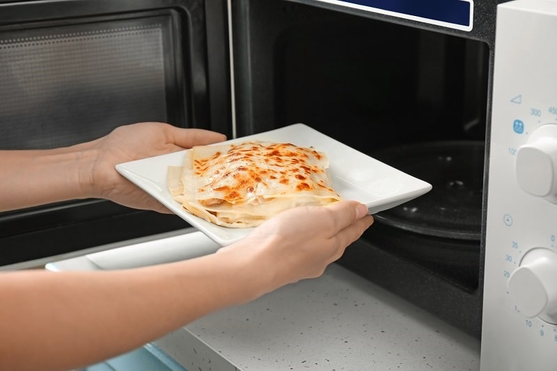 reheating lasagna in microwave